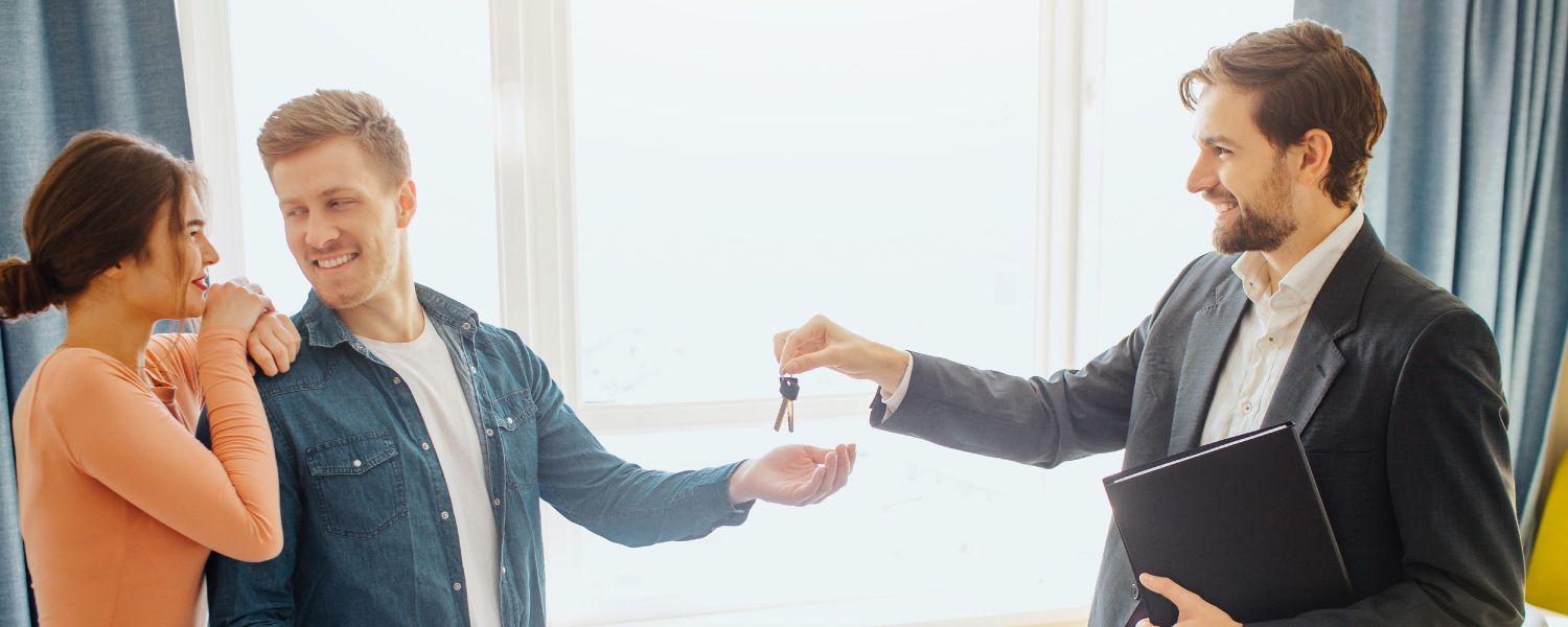 <span id="docs-internal-guid-e49c2077-7fff-a884-c264-7a918346d70a"></span>
The role of real estate brokers in leasing property in Dubai - Exclusive Links