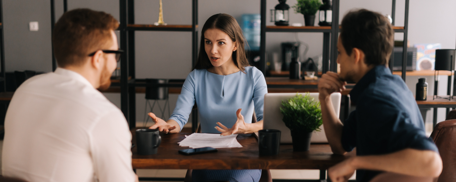 <span id="docs-internal-guid-e49c2077-7fff-a884-c264-7a918346d70a"></span>
Dress smart, work smart: The balance of professionalism in Dubai's workplace attire - Exclusive Links