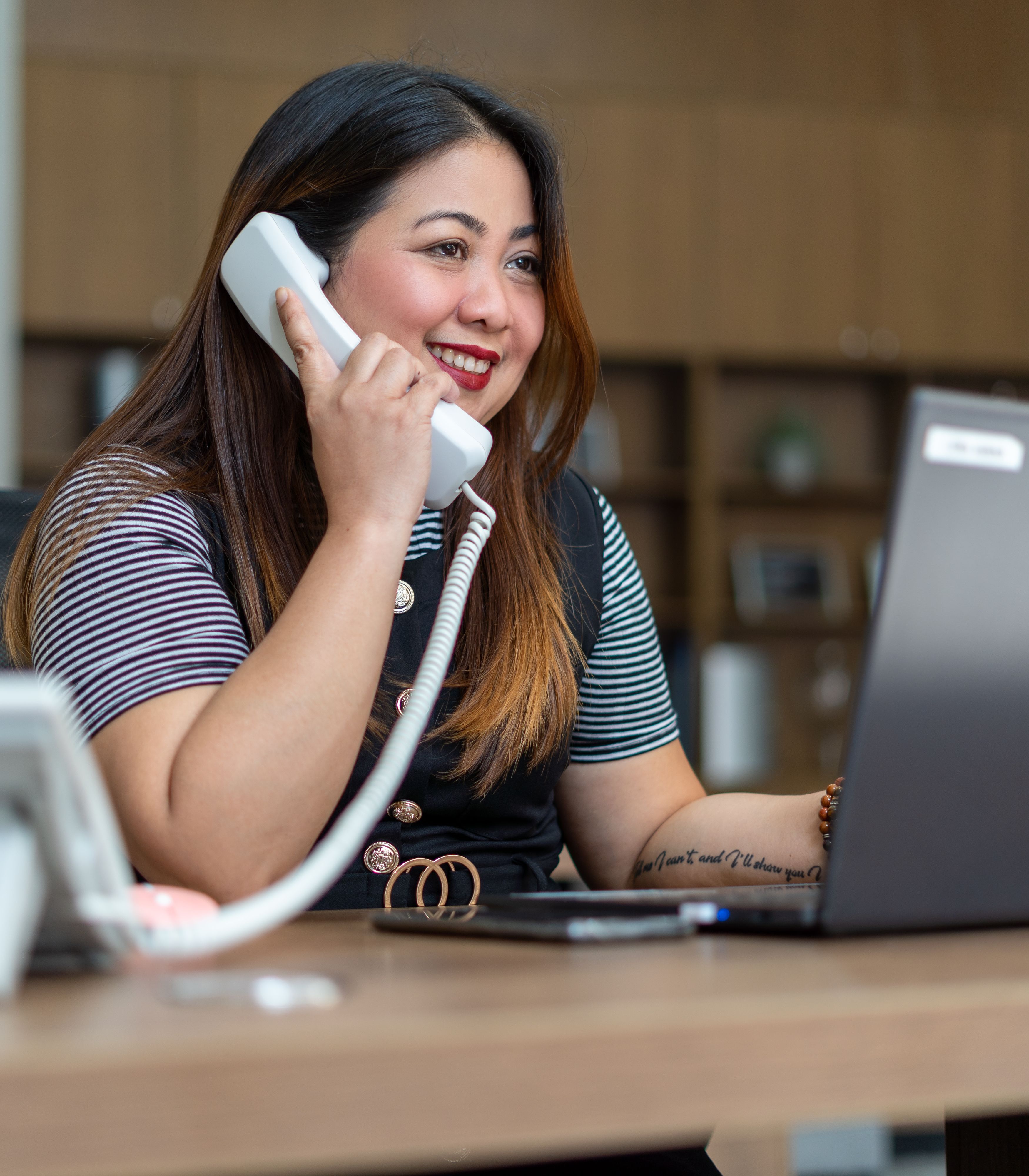 Lora Avena -  Exclusivelinks