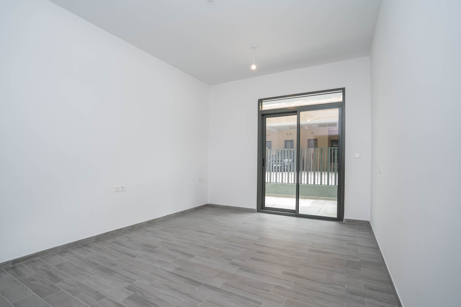 Managed | Vacant | 6 Cheques | Ready to Move In - Exclusive Links