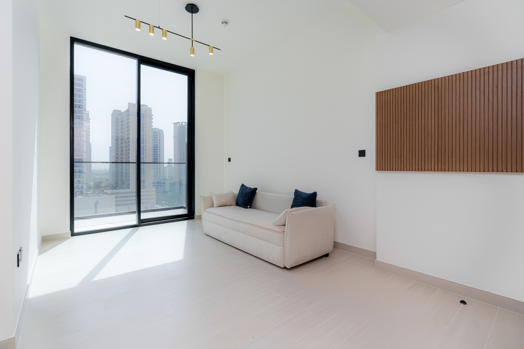 Vacant | Bright and Brand New | Negotiable - Exclusive Links