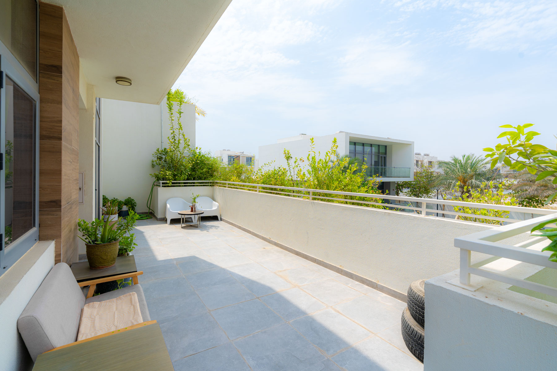 Prime Location | Pool View | Corner Unit - Exclusive Links