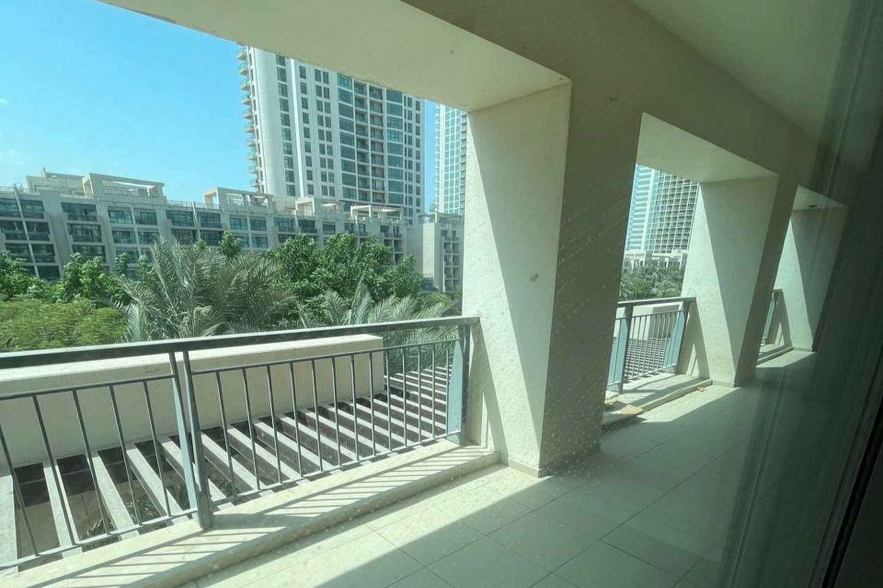 Vacant | Unfurnished | Mid Floor - Exclusive Links