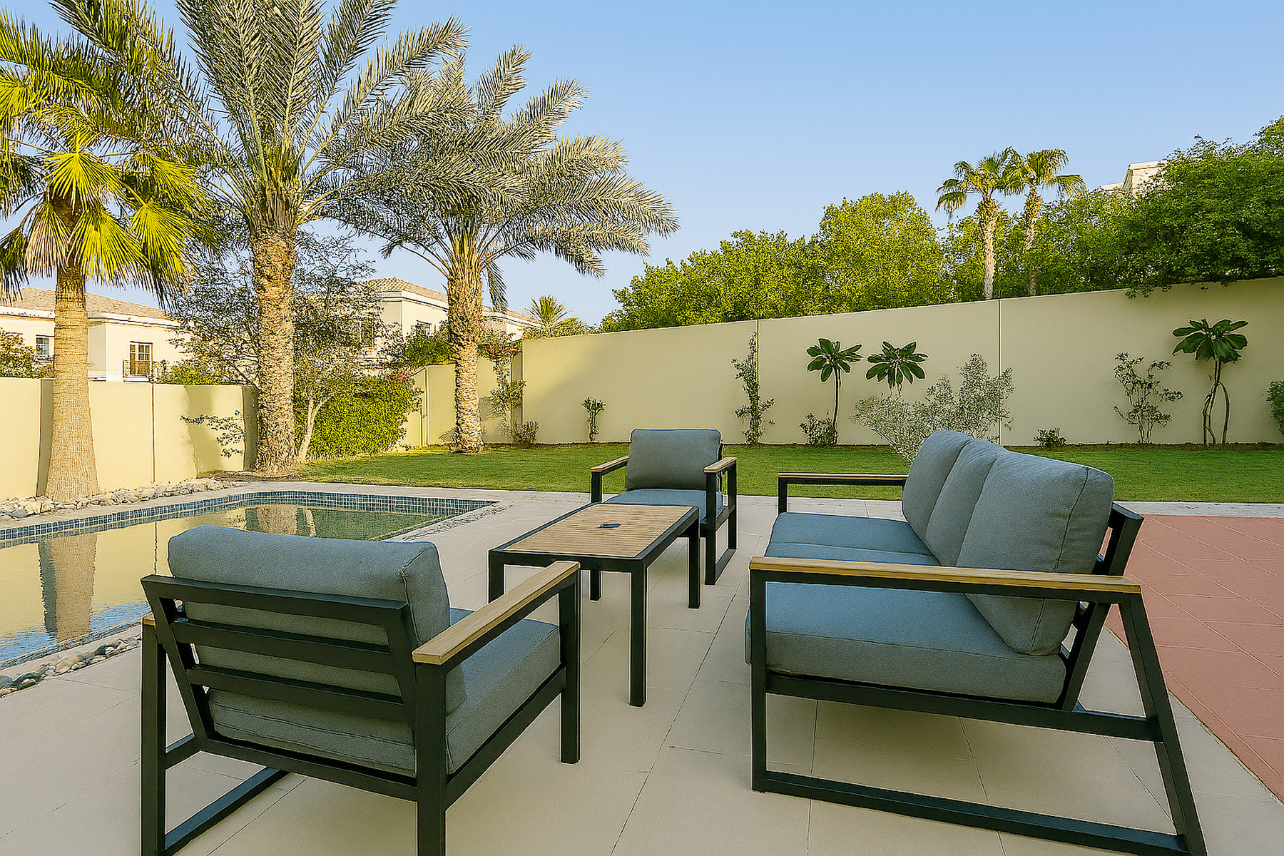 Elegant Villa with Private Pool and Garden - Exclusive Links