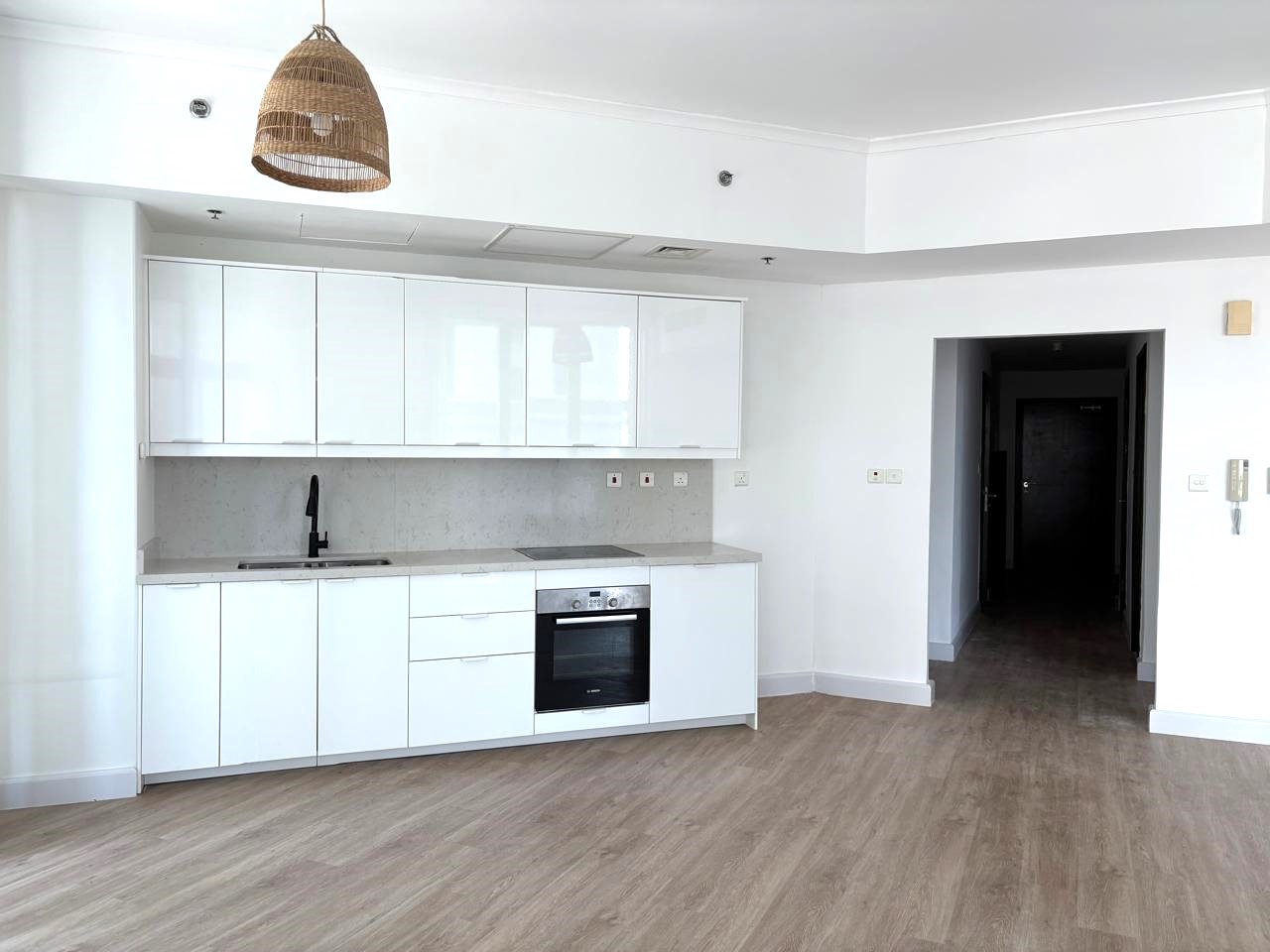 Beautifully Upgraded | Vacant | Unfurnished - Exclusive Links