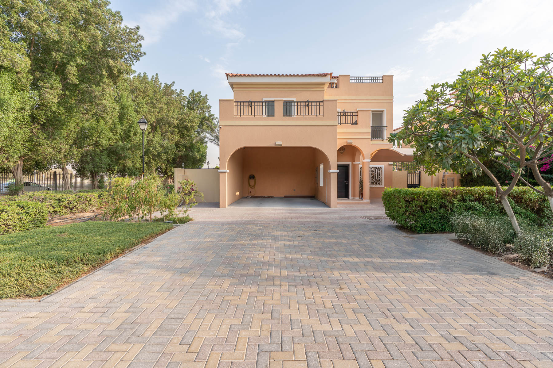 Vastu | Vacant | Corner plot | Green belt - Exclusive Links