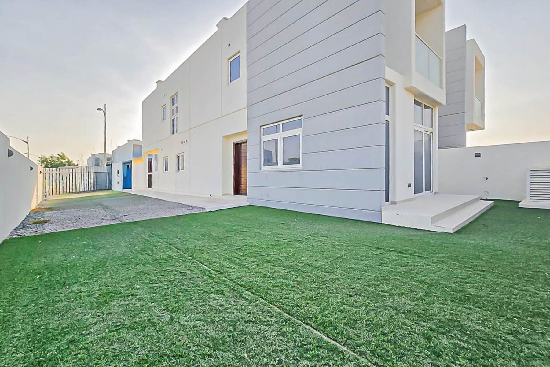 Villa 3BR Plus Maids | Corner | Huge Garden - Exclusive Links