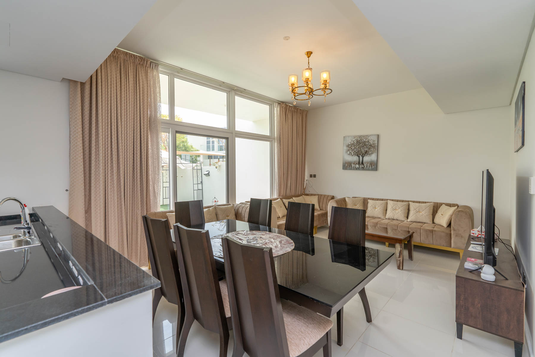 Single Row | 4 Bedroom | Prime Location - Exclusive Links