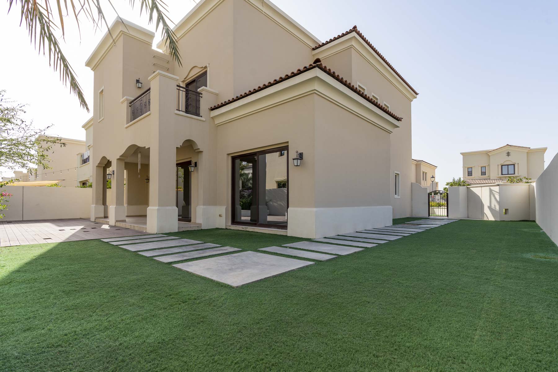 Exclusive I Corner Unit I 5 BR I Notice Issued - Exclusive Links