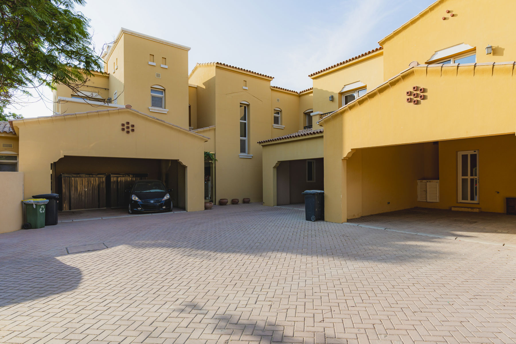 Amazing 3 Bedroom | Huge Garden | Vacant - Exclusive Links