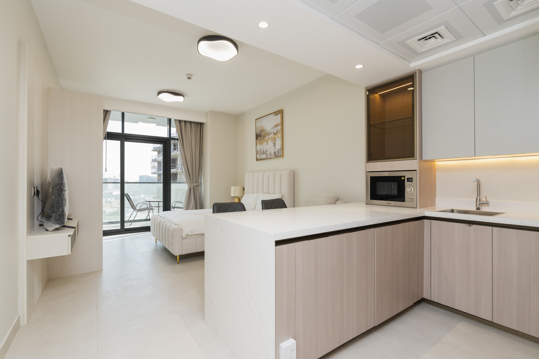 Fully Furnished | High Floor | Prime Location - Exclusive Links