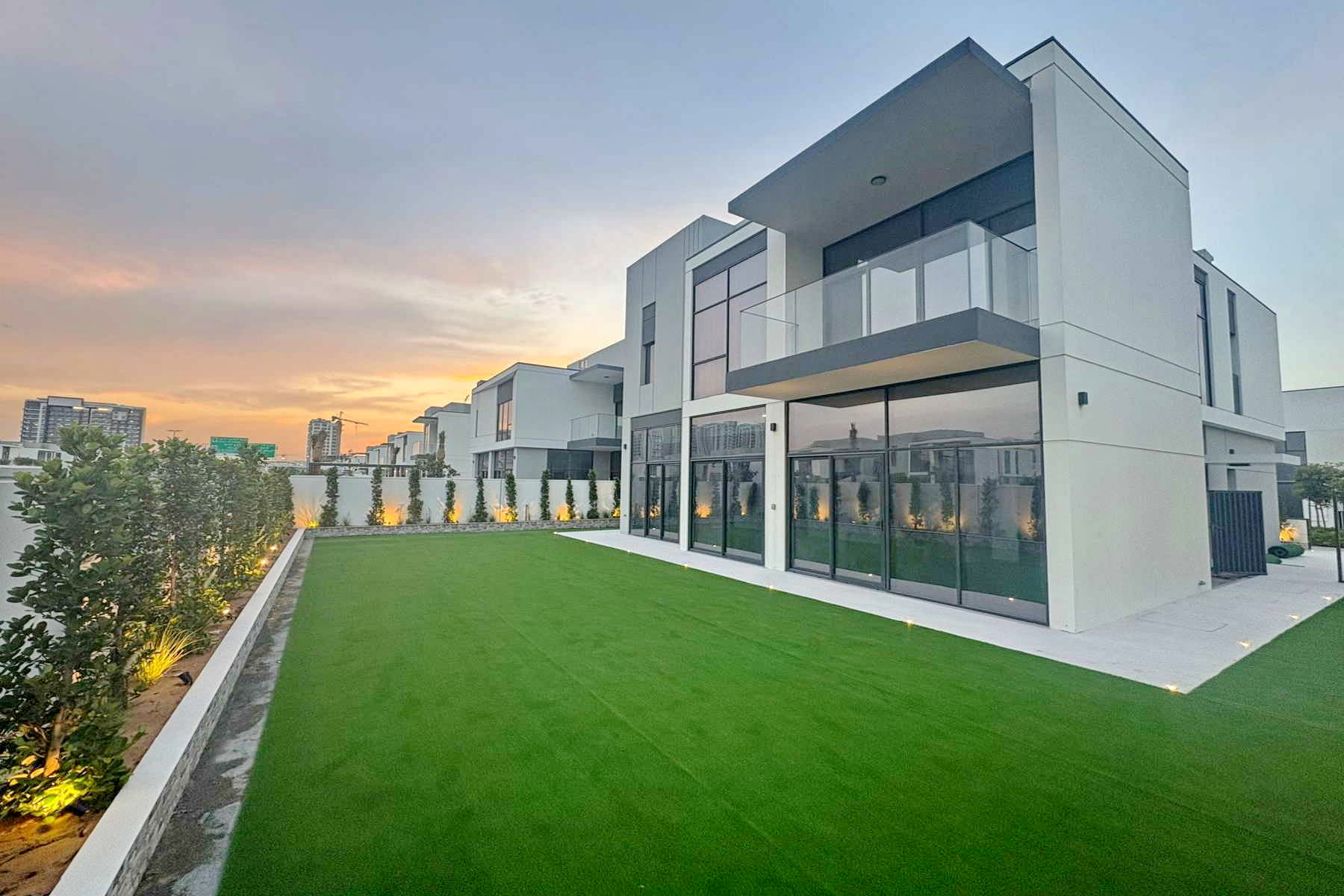 4 BR Large | Type A | Single Row | Call Now - Exclusive Links