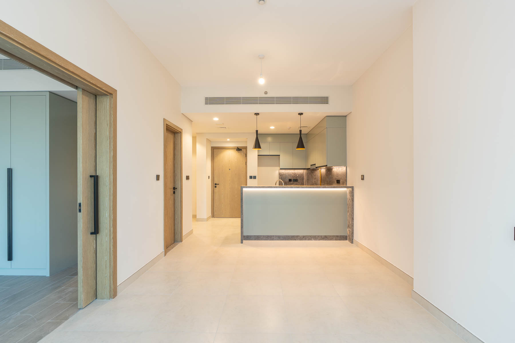 Brand New 1 BR | Vacant | Mid Floor - Exclusive Links