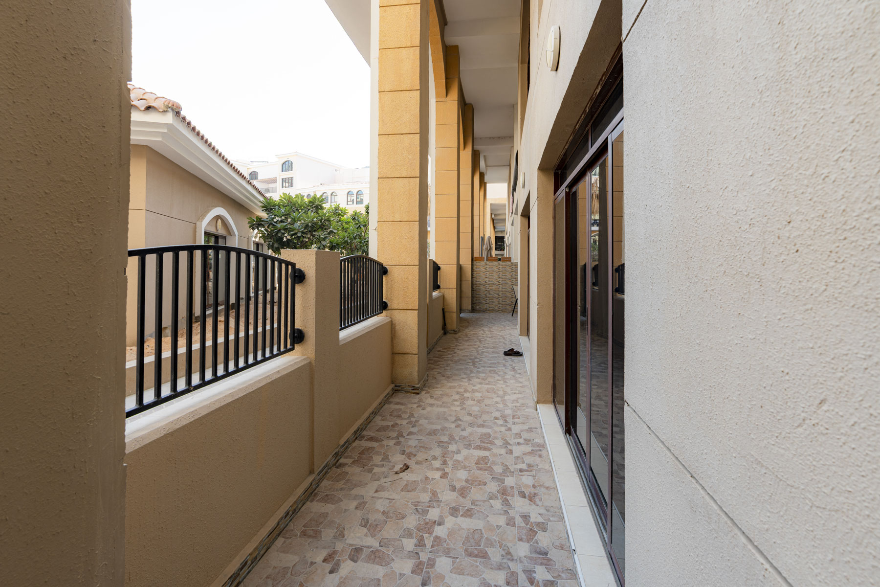 Upgradable| VOT |Maids | Walk to Circle Mall - Exclusive Links