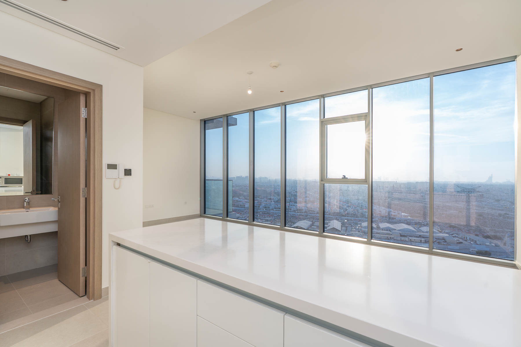 Luxury Living | Vacant | Prime Location - Exclusive Links