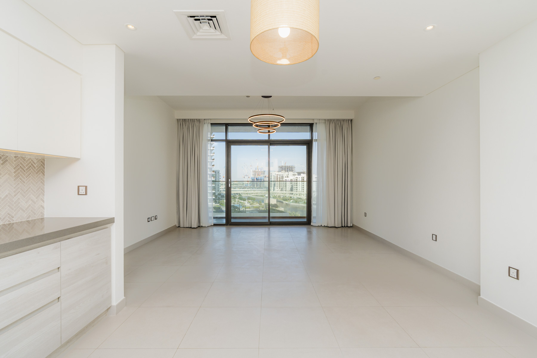 Vacant I White Goods I Curtains I Prime Location - Exclusive Links