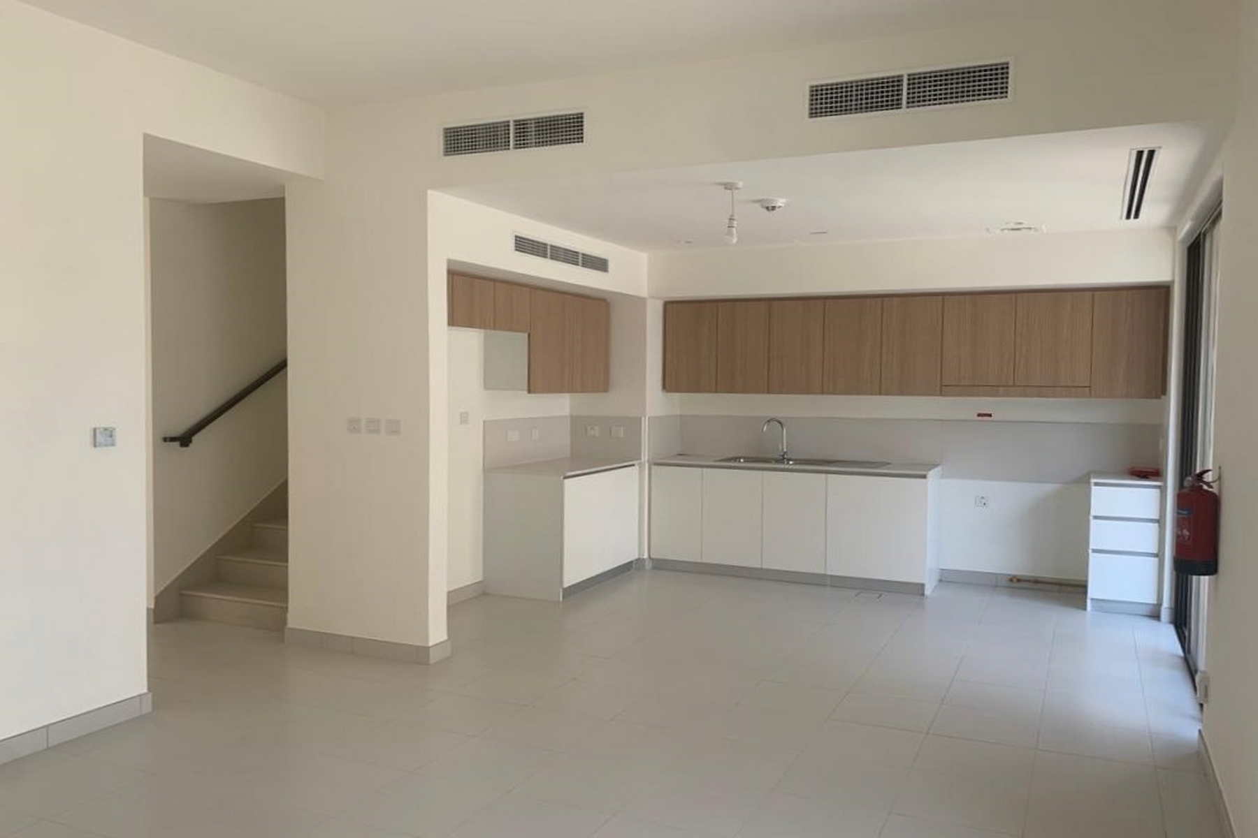 Vacant | Single Row | Landscaped - Exclusive Links