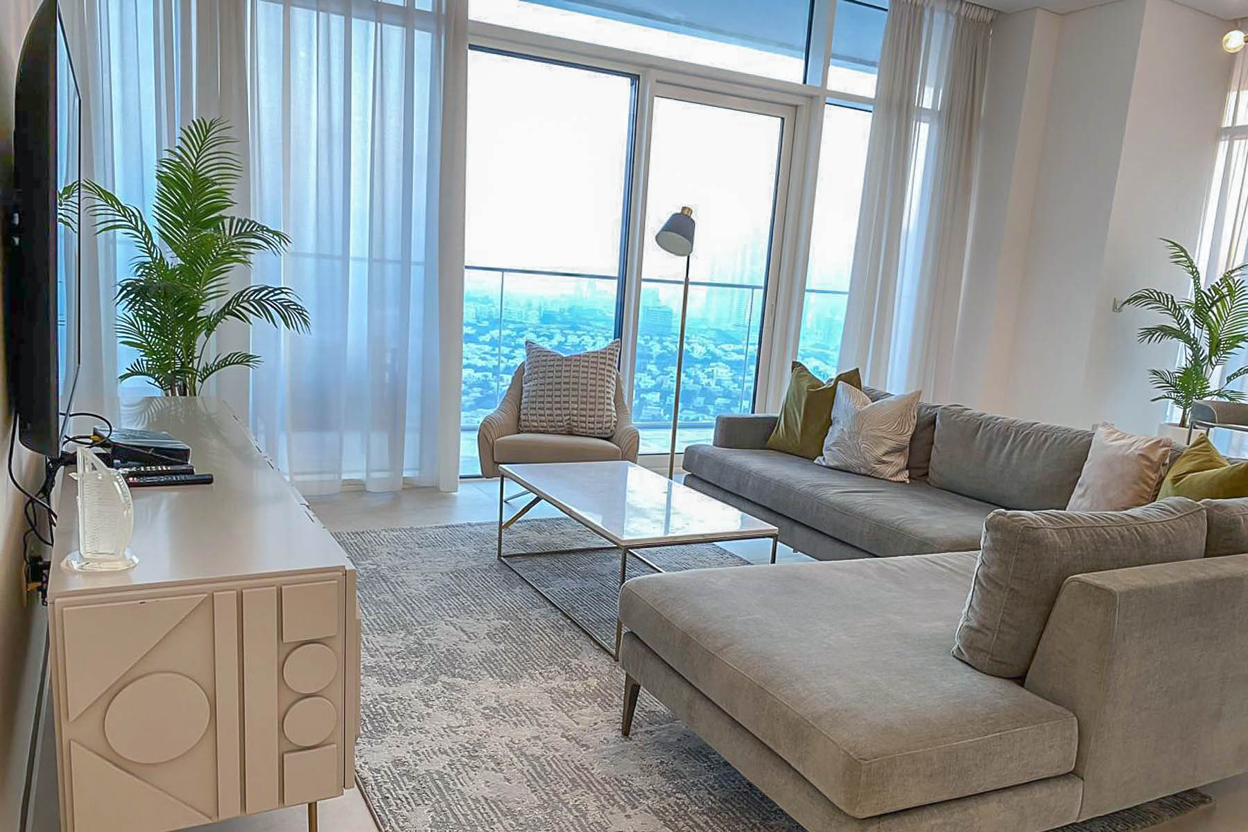 Fully Furnished | Generous 2 BR | Balcony - Exclusive Links