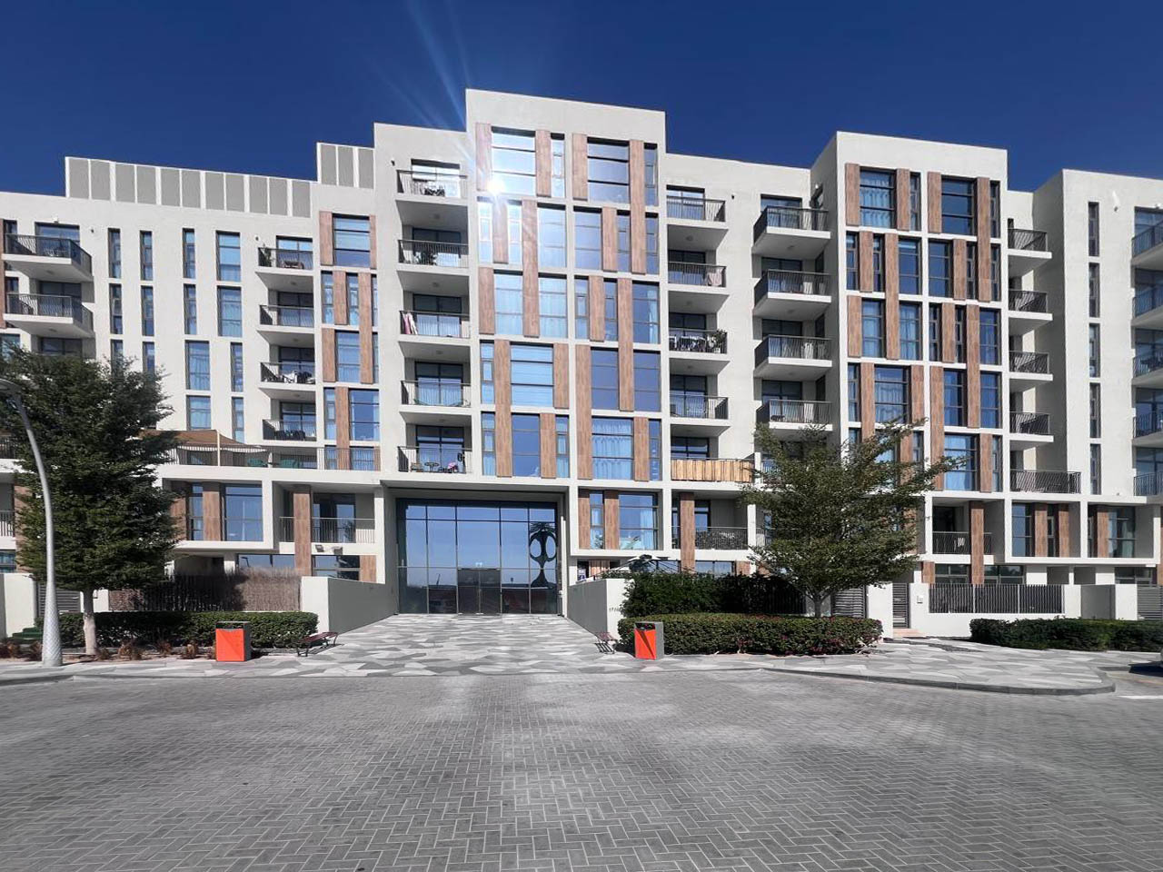 Vacant | Pool Access | Spacious & Light - Exclusive Links