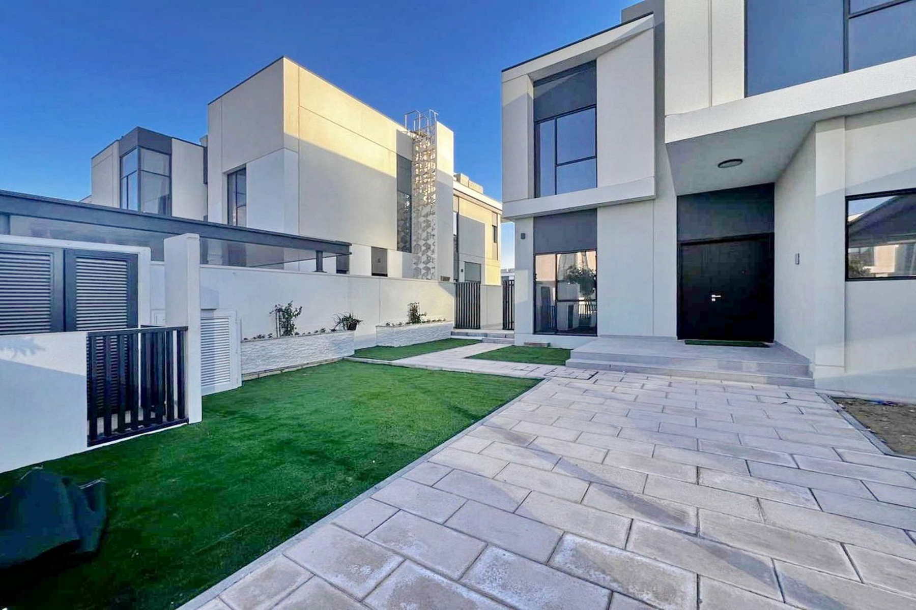 Landscaped | Ready April | Close to Skate Park - Exclusive Links