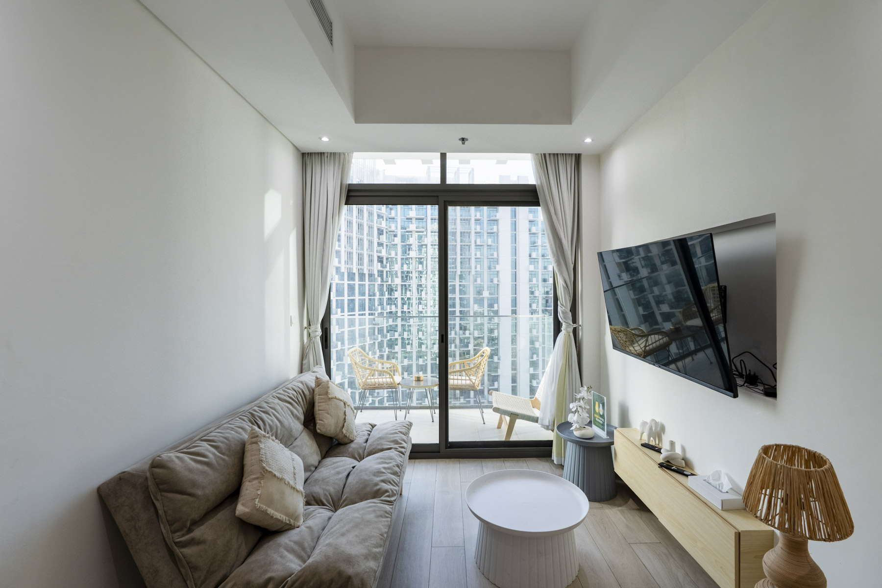 Burj Khalifa View | Fully Furnished | Vacant - Exclusive Links