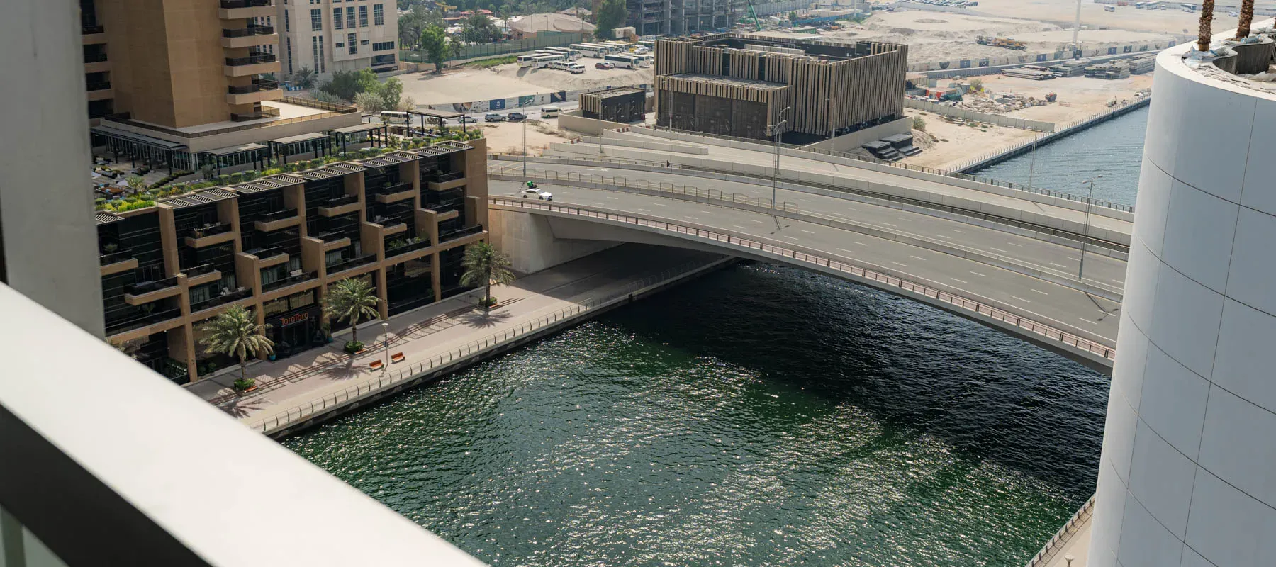 Cayan Tower, Dubai Marina, Dubai - Exclusive Links