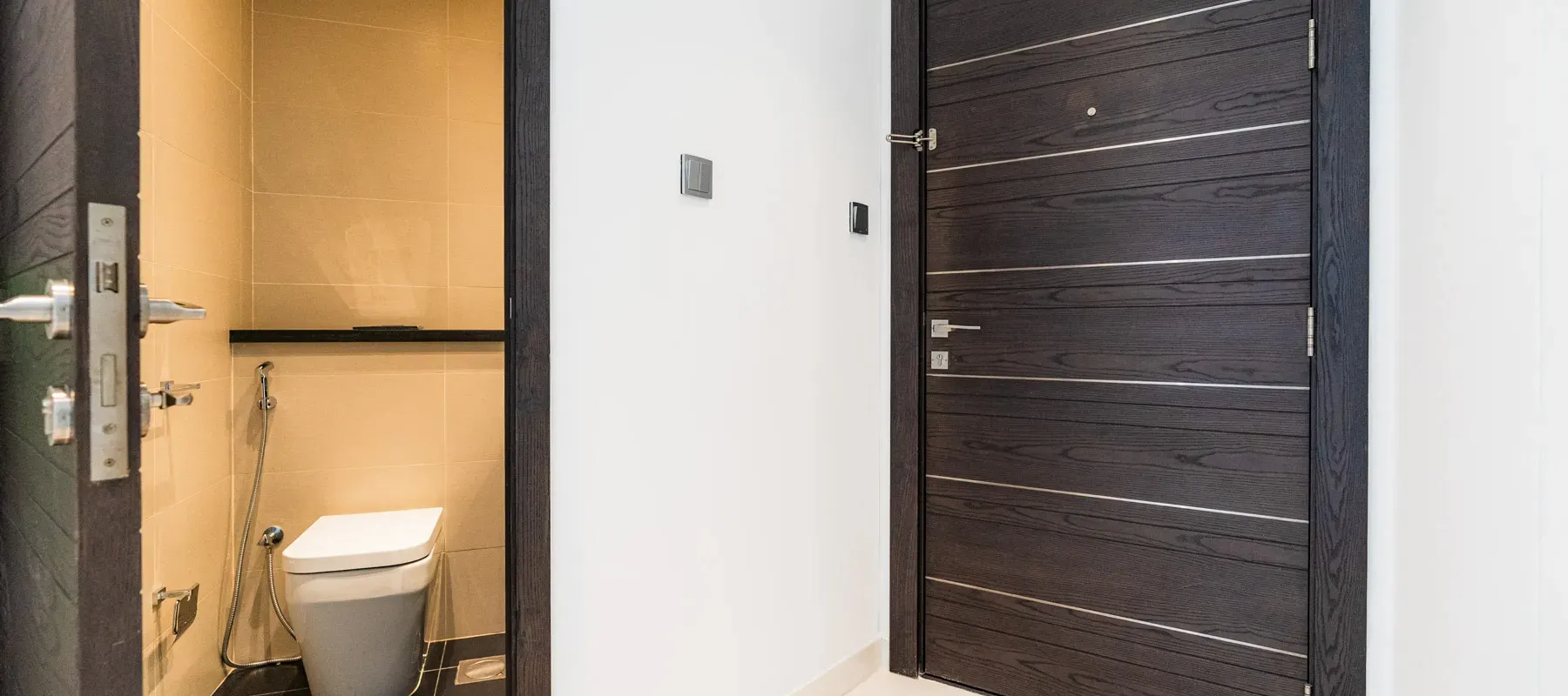 Cayan Tower, Dubai Marina, Dubai - Exclusive Links
