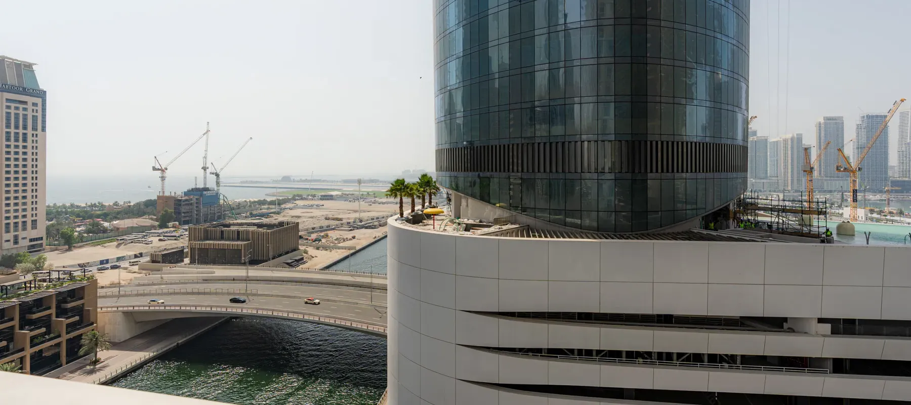 Cayan Tower, Dubai Marina, Dubai - Exclusive Links