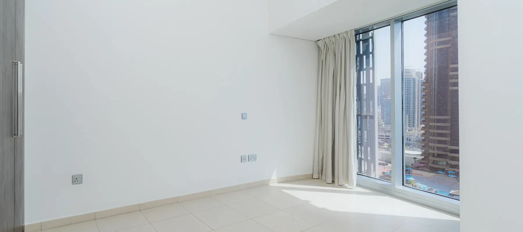 Cayan Tower, Dubai Marina, Dubai - Exclusive Links