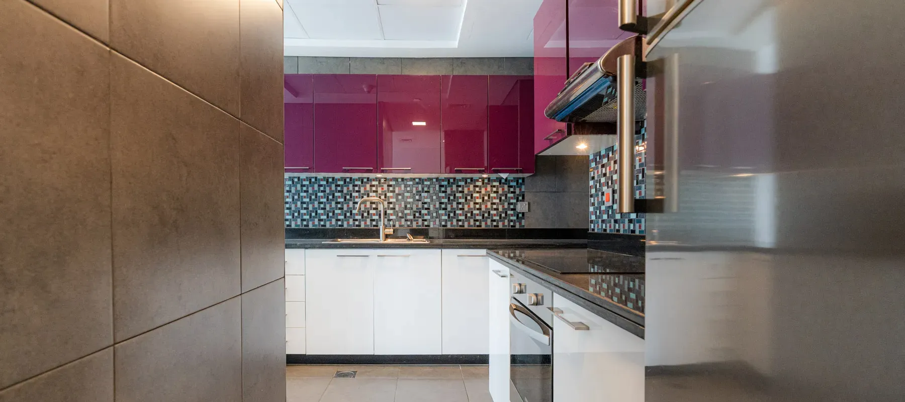Cayan Tower, Dubai Marina, Dubai - Exclusive Links
