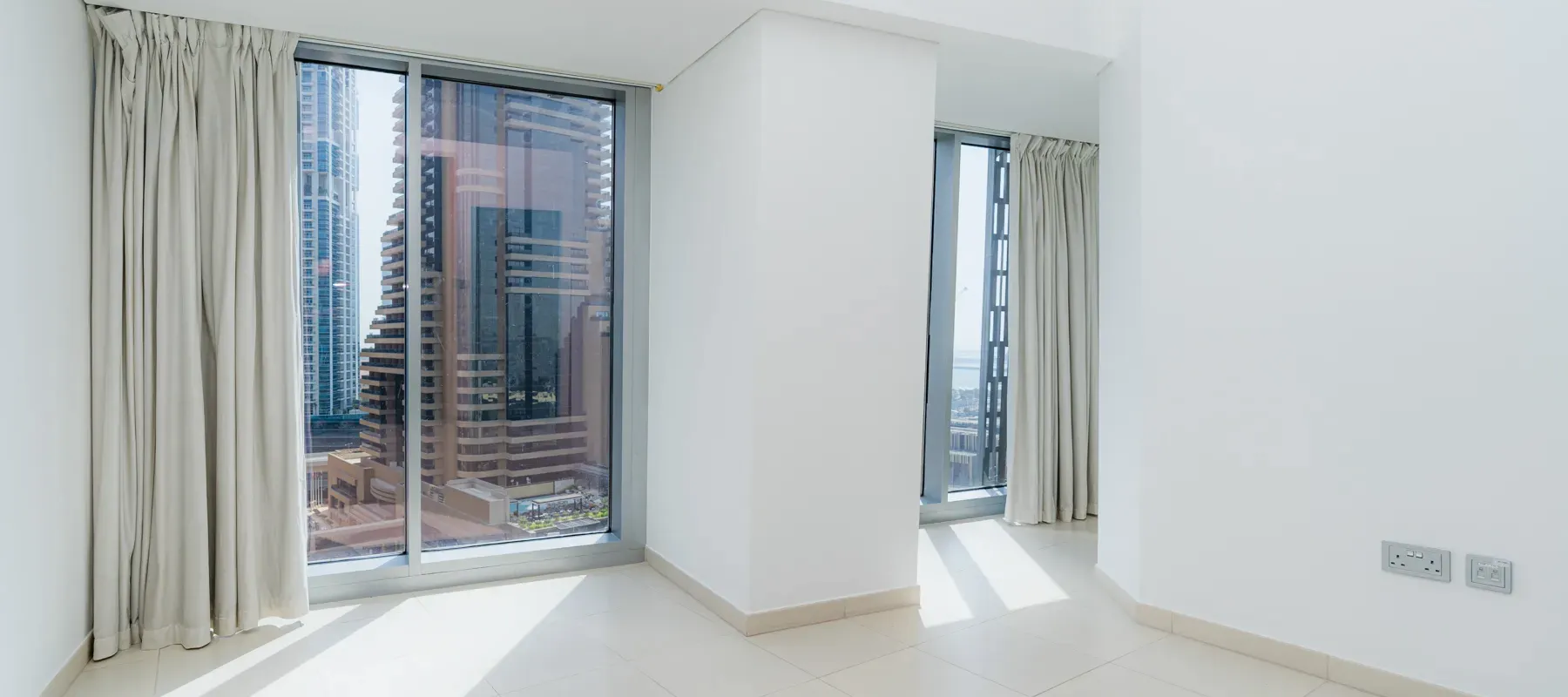 Cayan Tower, Dubai Marina, Dubai - Exclusive Links