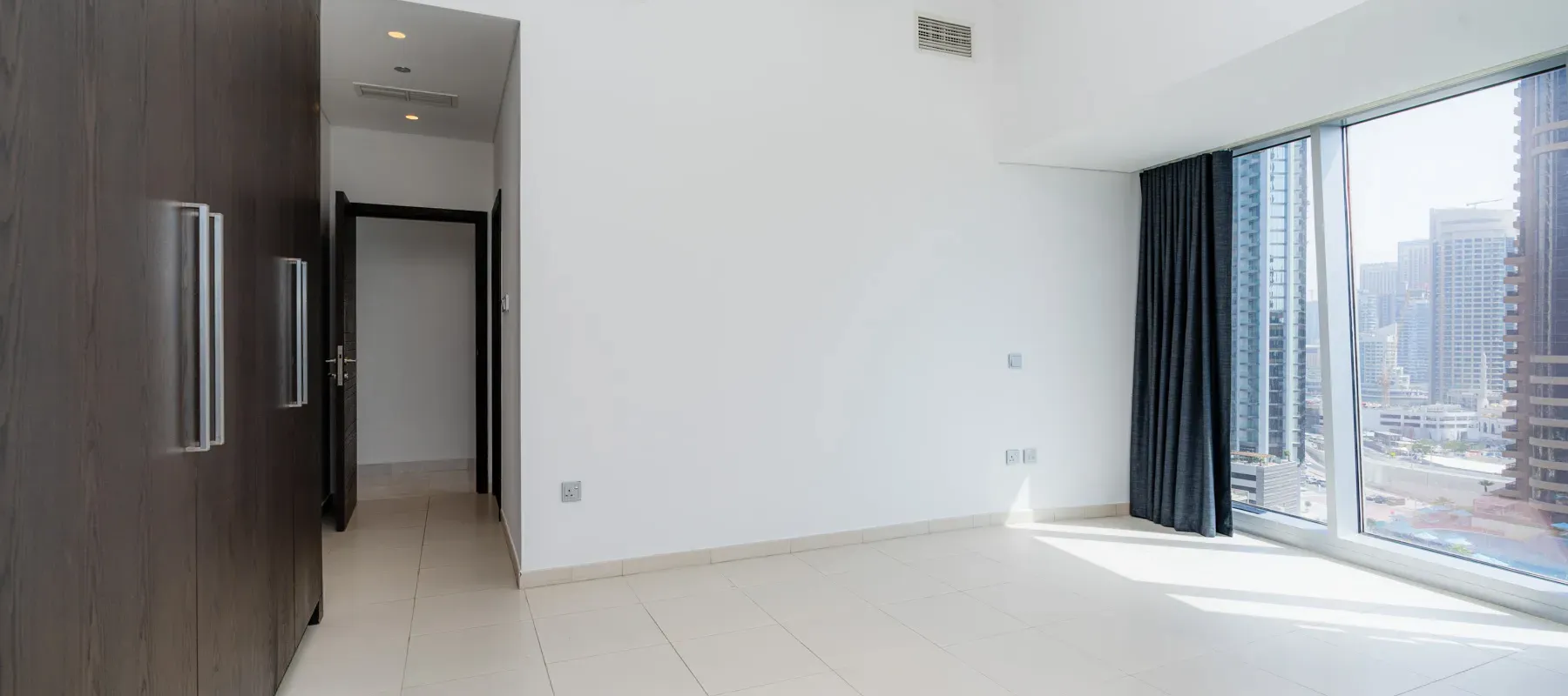 Cayan Tower, Dubai Marina, Dubai - Exclusive Links