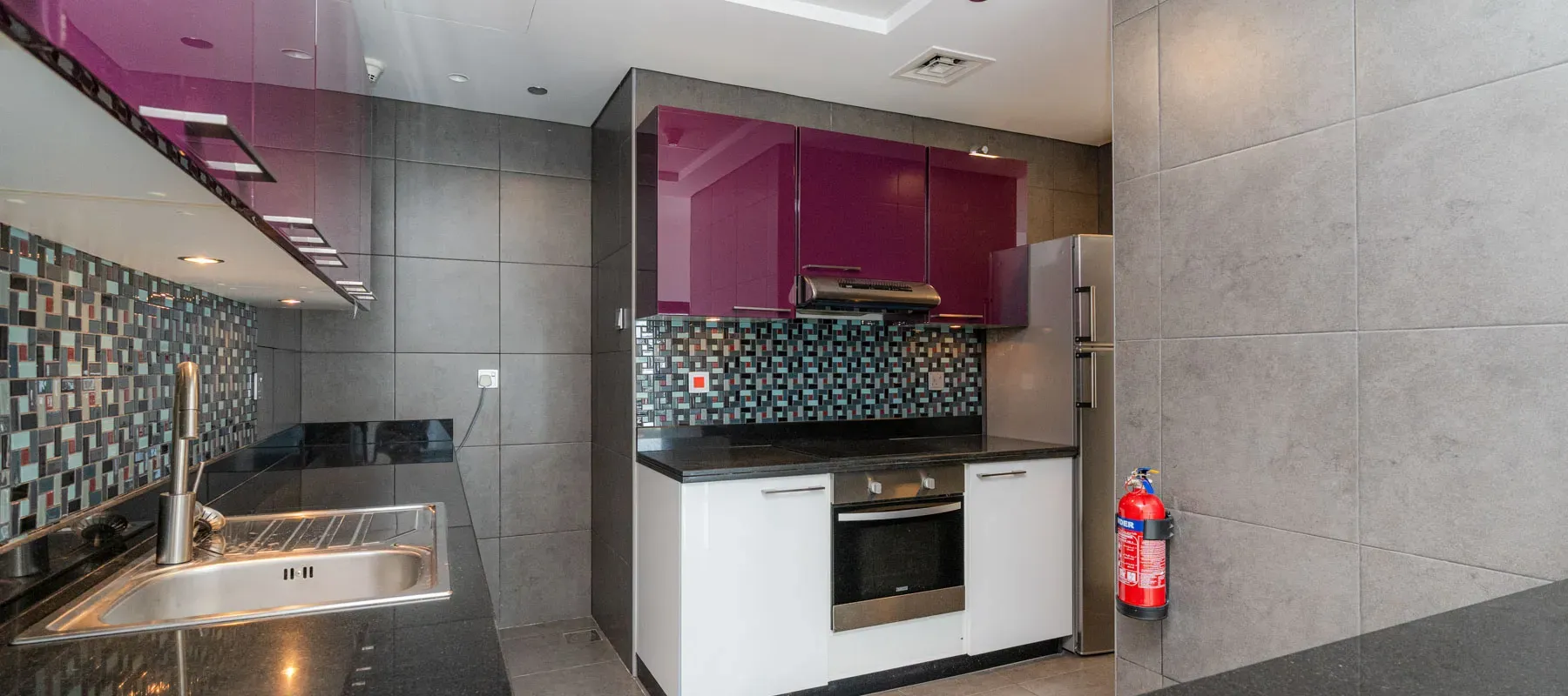 Cayan Tower, Dubai Marina, Dubai - Exclusive Links