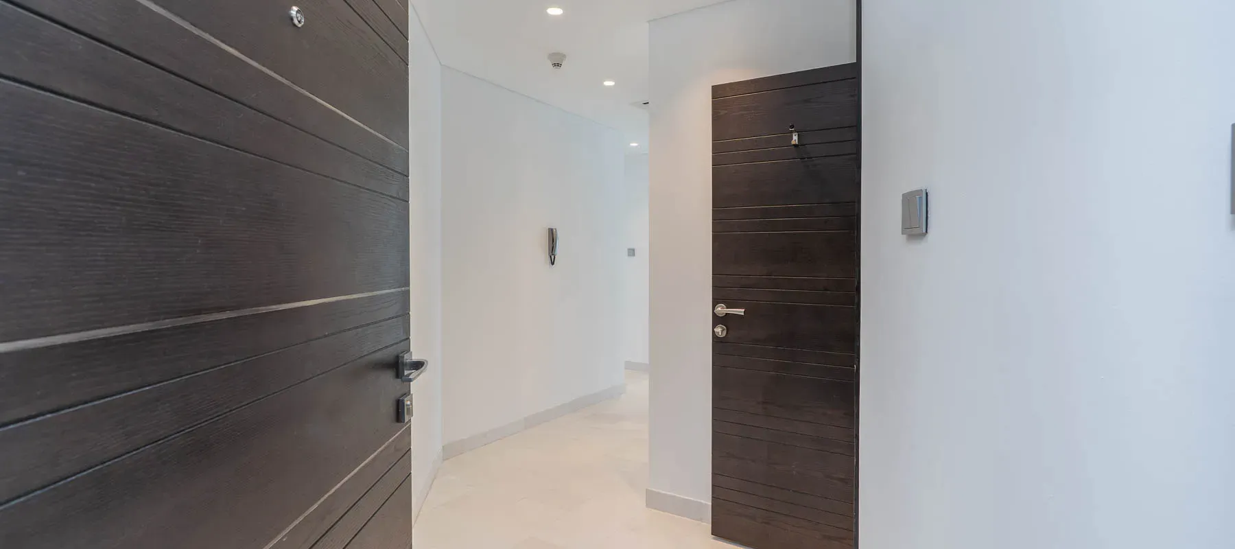 Cayan Tower, Dubai Marina, Dubai - Exclusive Links