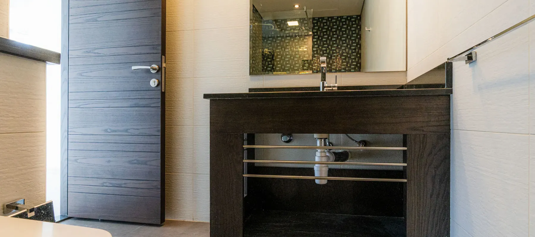 Cayan Tower, Dubai Marina, Dubai - Exclusive Links