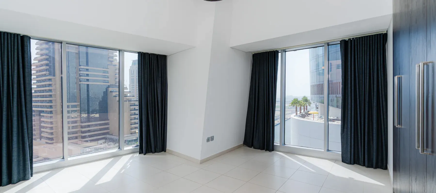 Cayan Tower, Dubai Marina, Dubai - Exclusive Links