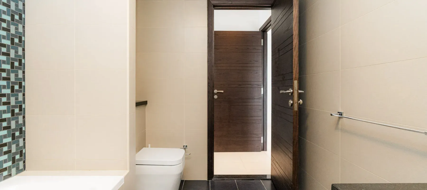 Cayan Tower, Dubai Marina, Dubai - Exclusive Links