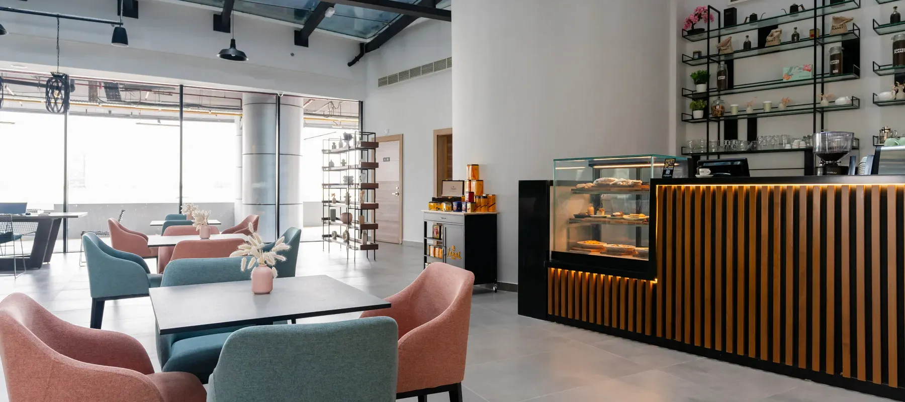 Pyramisa Hotel Apartments, Dubai Land, Dubai - Exclusive Links