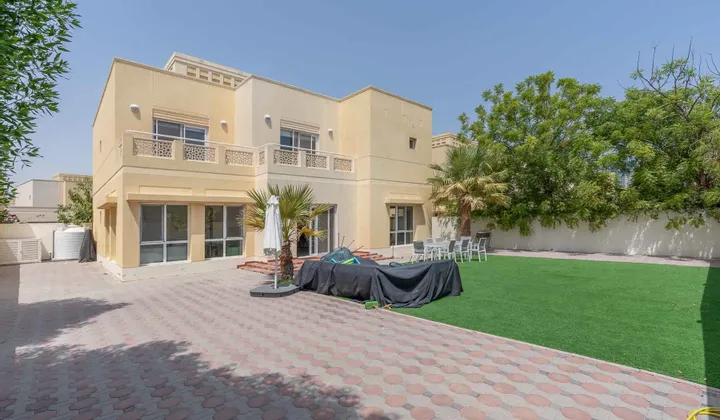 5 bedroom villa To Let - Exclusive Links