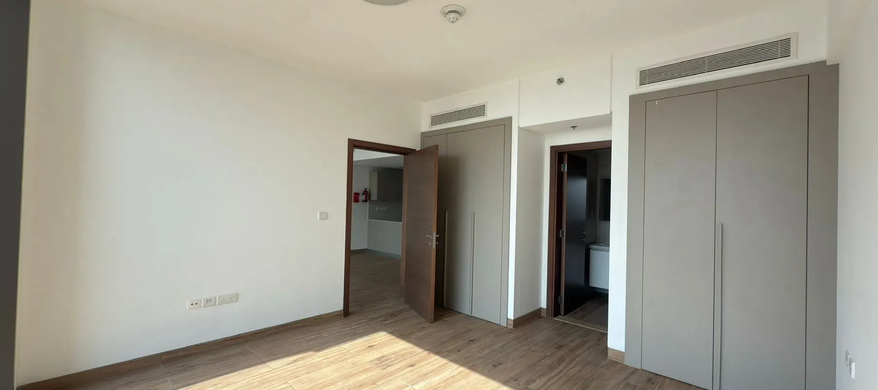 East 40, Al Furjan, Dubai - Exclusive Links