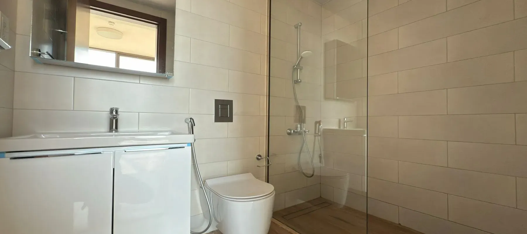East 40, Al Furjan, Dubai - Exclusive Links
