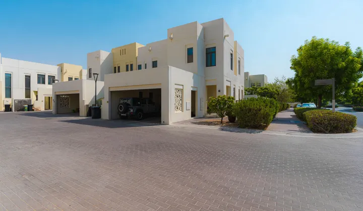 4 bedroom villa To Let - Exclusive Links