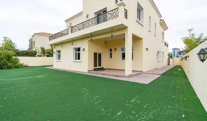 6 bedroom villa To Let - Exclusive Links