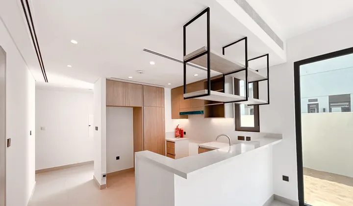 4 bedroom townhouse To Let - Exclusive Links